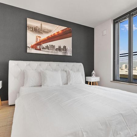 Sky Apartman In Bratislava - With 2 Parking Places Exterior foto